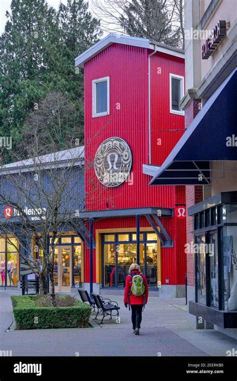 lululemon park royal west vancouver.